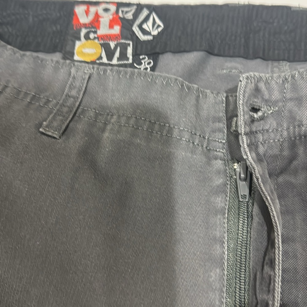 Volcom Shorts - Picture 3 of 4